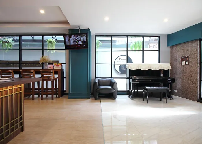 Super Oyo 484 Pannee Khaosan Sha Hotel