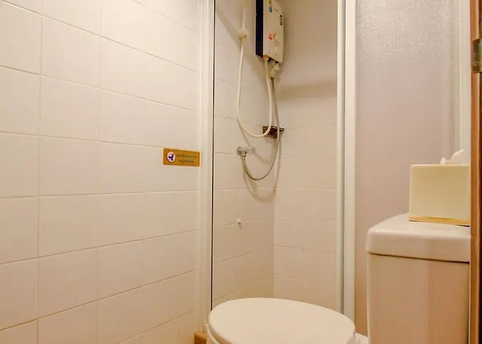 Hotel Super Oyo 484 Pannee Khaosan Sha 3*