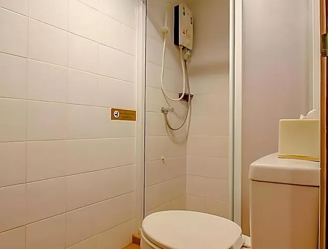 Hotel Super Oyo 484 Pannee Khaosan Sha 3*